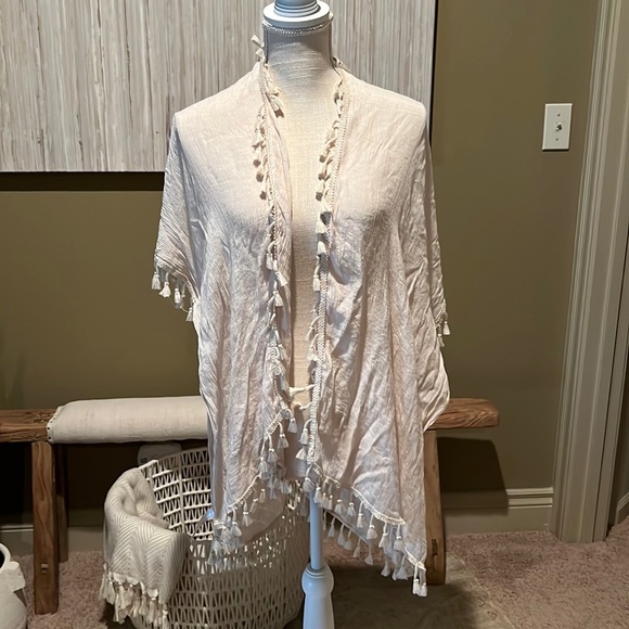 Anthropologie Kimonos & Yukatas Anthropologie Ivory Tassel Kimono